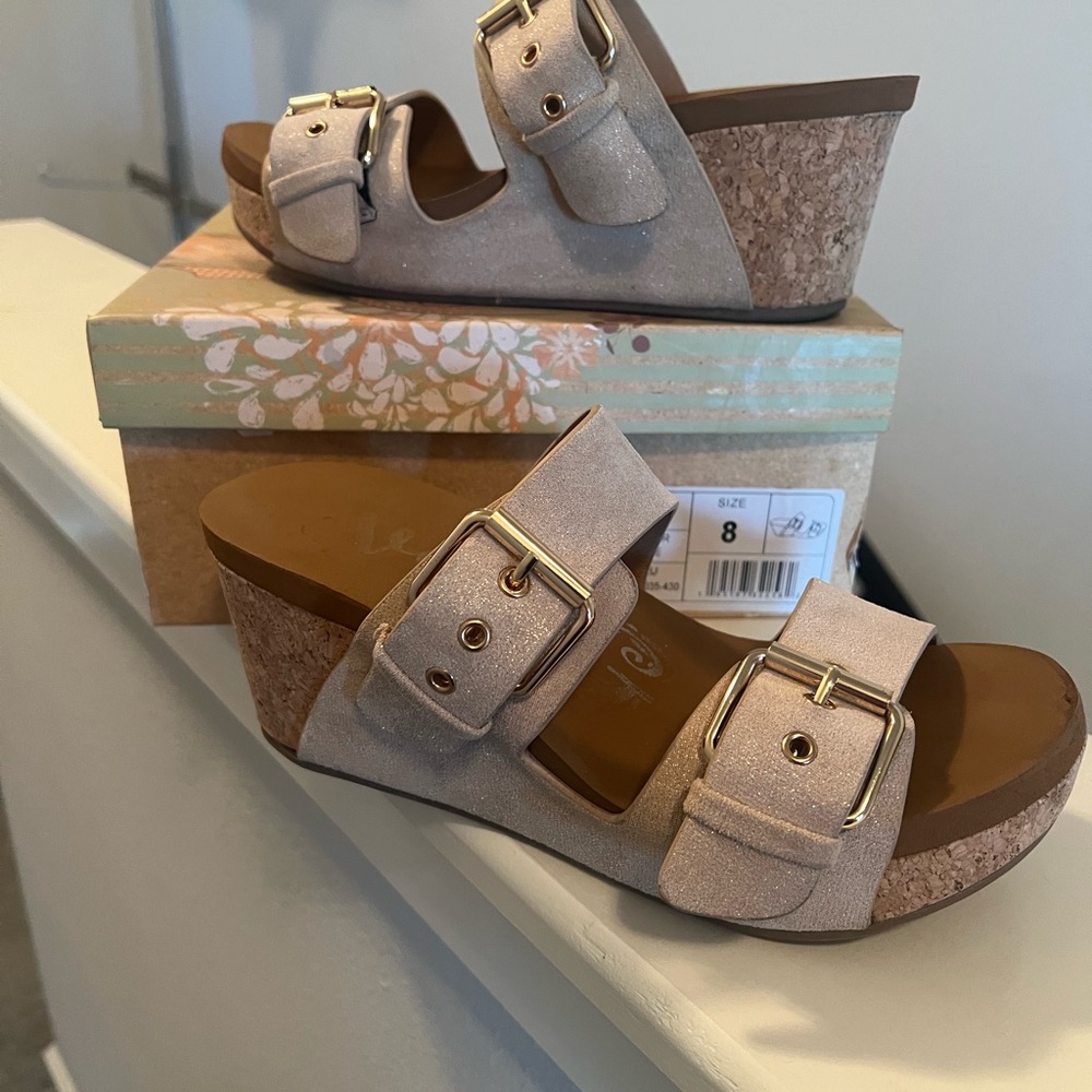 Very G Laurie Wedge Sandal in Nude Size 8